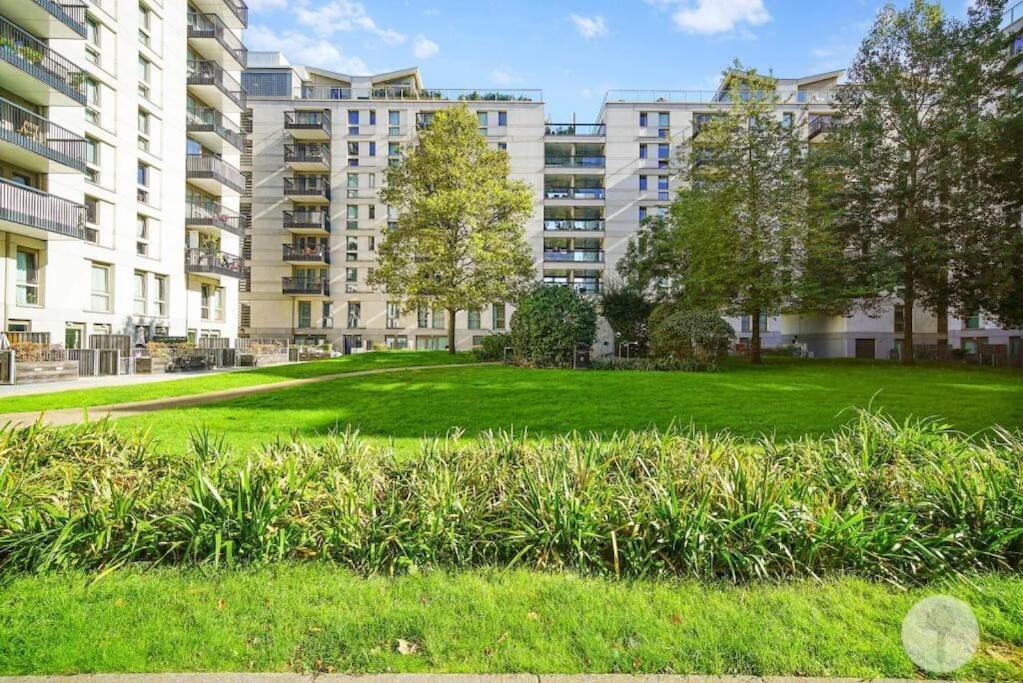 Modern 3 Bedroom - Olympic Park - E20 Stratford London Exterior photo